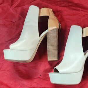 Super Cute Steve Madden Platform High Heeled Peep toe booties Definit